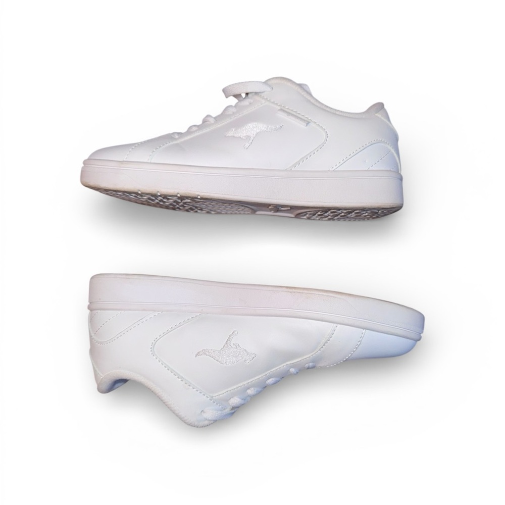 Women’s KangaRoos White Round Toe Sneakers Size 7